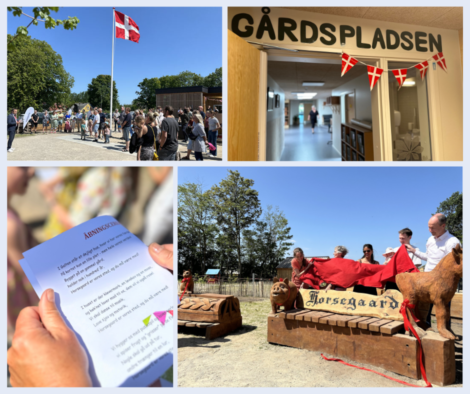 Collega med fire billeder. Øverst til venstre ses mange børn og voksne samlet ved flagstangen i børnehusets gård på en solrig indvielsesdag.  Øverst til højre ses en indendørs dør med skiltet “Gårdspladsen” og små flag, der markerer feststemningen.  Nederst til venstre holdes et ark med åbningssang i hånden, mens teksten læses højt blandt gæsterne.  Nederst til højre afsløres et skilt med navnet "Horsegaard" under rød dug af flere voksne.